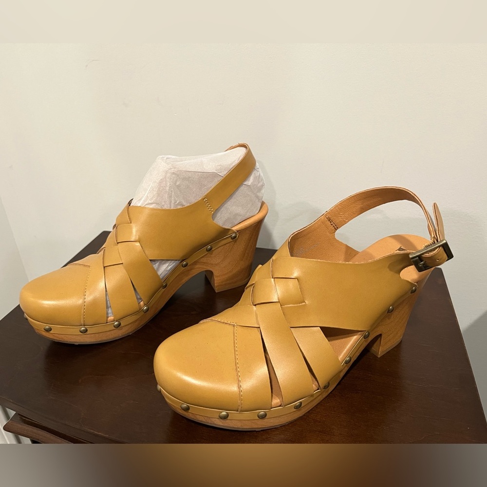 ⭐️ Stylish Clog Sandals ⭐️